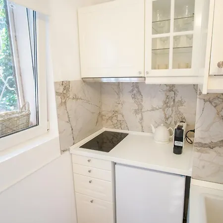 Parisian By Ioana * Бухарест