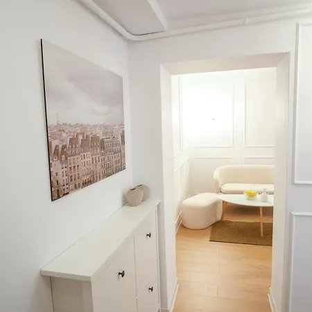 Apartament Parisian By Ioana *